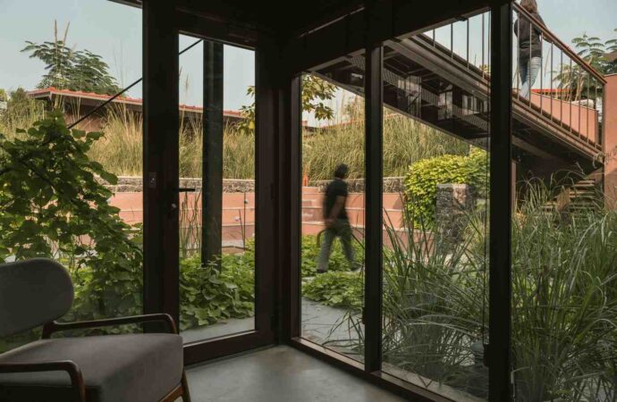 Studio Saransh’s ‘Oasis’ Blends Nature and Design in Ahmedabad’s Quiet Suburbs